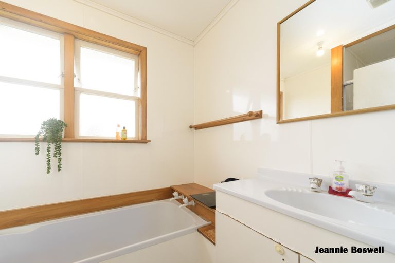 Photo of property in 11 Leslie Avenue, Cloverlea, Palmerston North, 4412