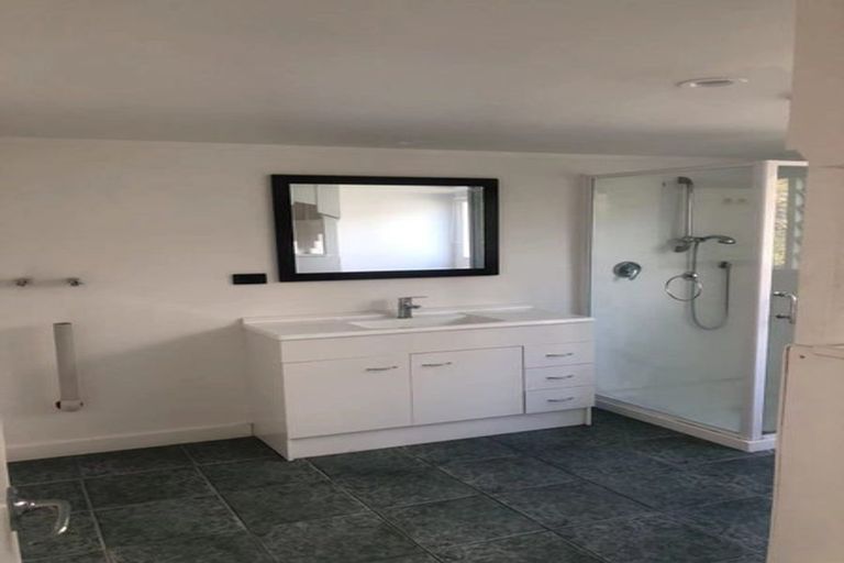 Photo of property in 536 Glenfield Road, Glenfield, Auckland, 0629