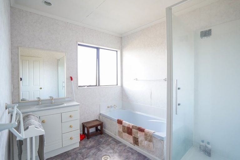 Photo of property in 25 Rosebank Avenue, Kelvin Grove, Palmerston North, 4414