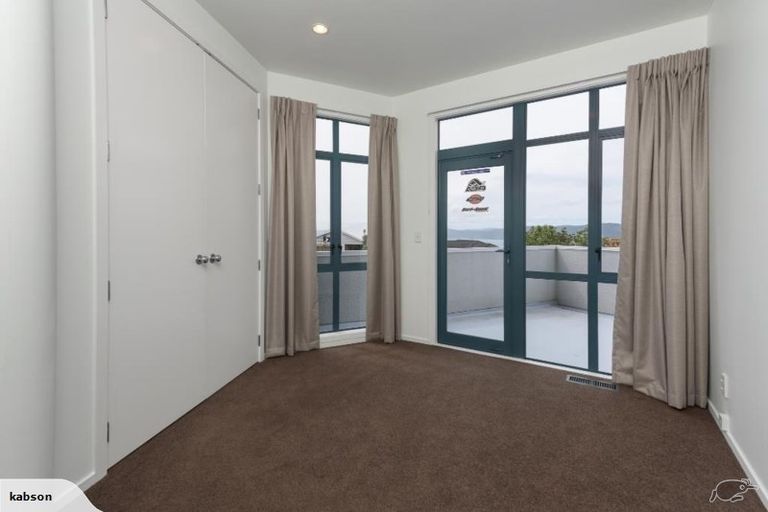 Photo of property in 12 Signallers Grove, Strathmore Park, Wellington, 6022