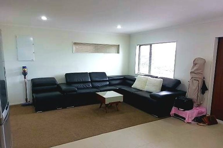 Photo of property in 9 White Heron Drive, Massey, Auckland, 0614