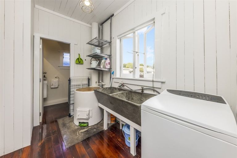 Photo of property in 2 Manse Road, Pahurehure, Papakura, 2113