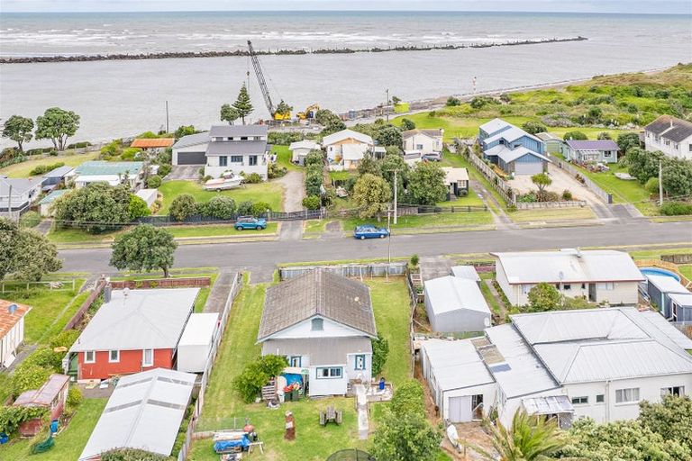 Photo of property in 22 Tregenna Street, Castlecliff, Whanganui, 4501