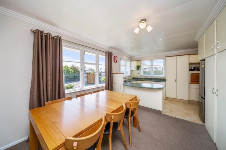 Photo of property in 27 Galt Street, Hawera, 4610