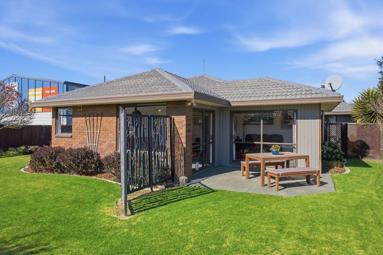 Photo of property in 26 Takaro Avenue, Sockburn, Christchurch, 8042