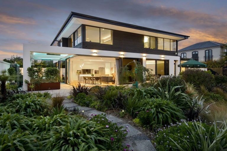 Photo of property in 17 Penhelig Place, Burnside, Christchurch, 8053