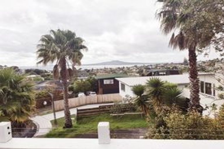 Photo of property in 61 Parr Terrace, Castor Bay, Auckland, 0620