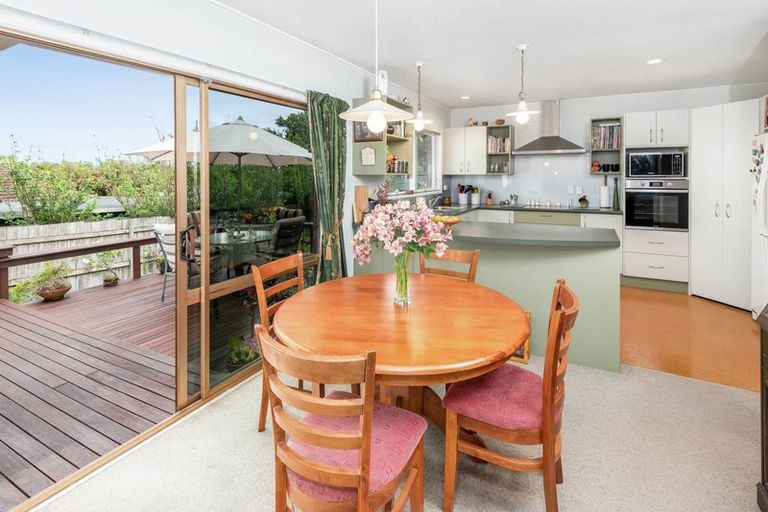 Photo of property in 15 La Perouse Street, Botany Downs, Auckland, 2010