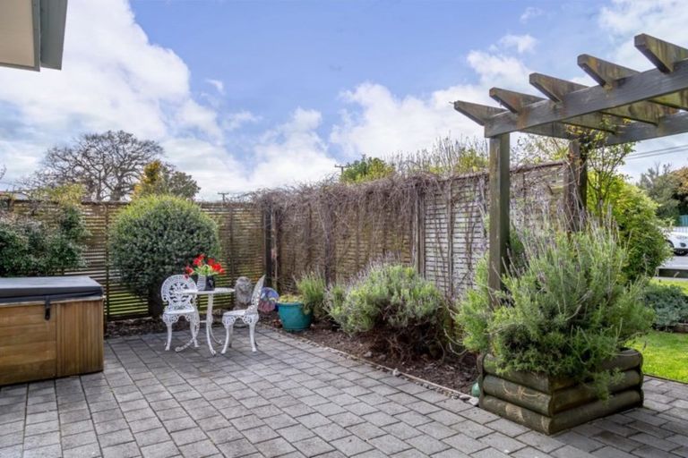 Photo of property in 10 Oak View Place, Greytown, 5712