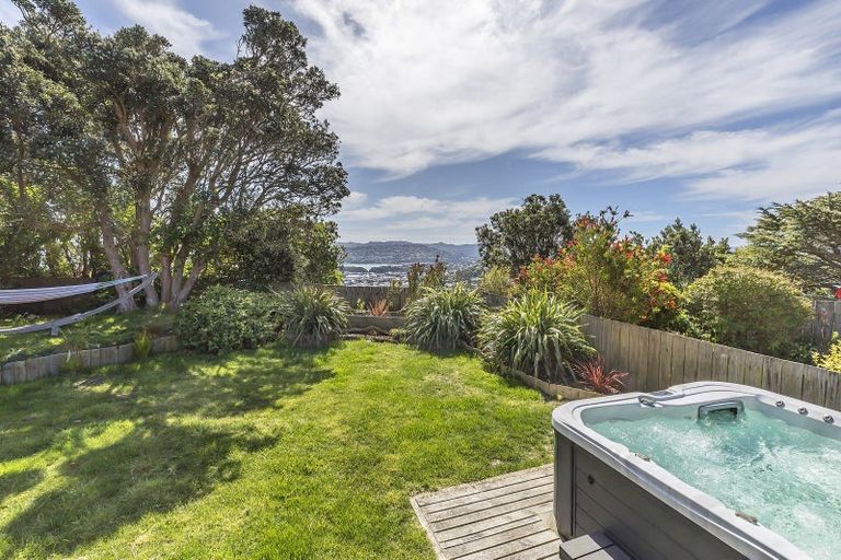 Photo of property in 72 Beacon Hill Road, Strathmore Park, Wellington, 6022