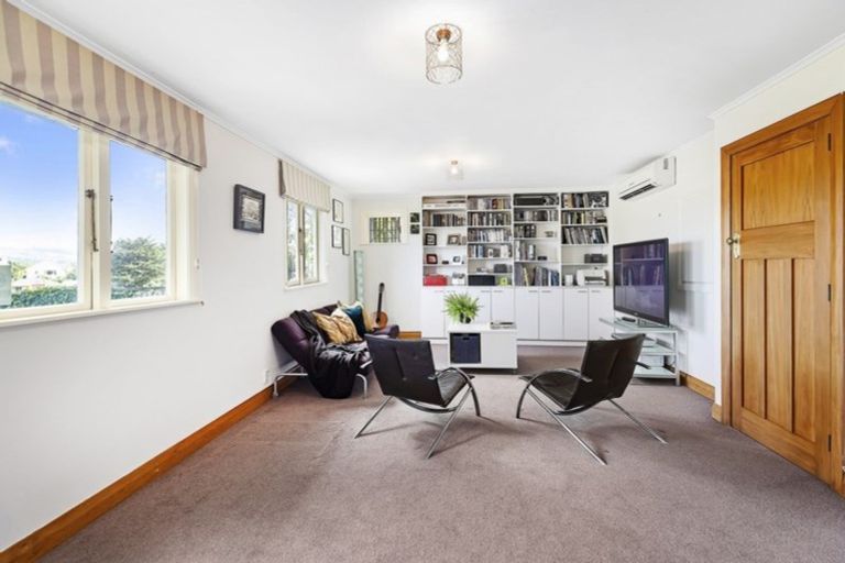 Photo of property in 43 Tio Tio Road, Miramar, Wellington, 6022