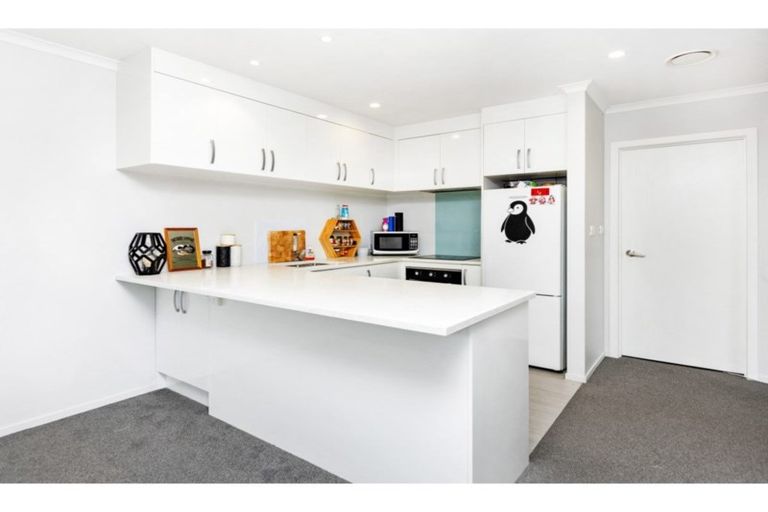 Photo of property in 1/11 Crosher Place, Silverdale, Hamilton, 3216