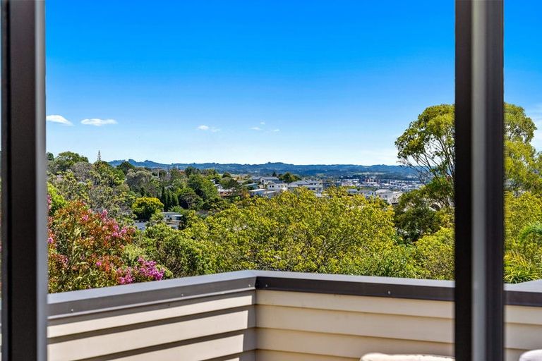 Photo of property in 21 Seon Place, Birkdale, Auckland, 0626