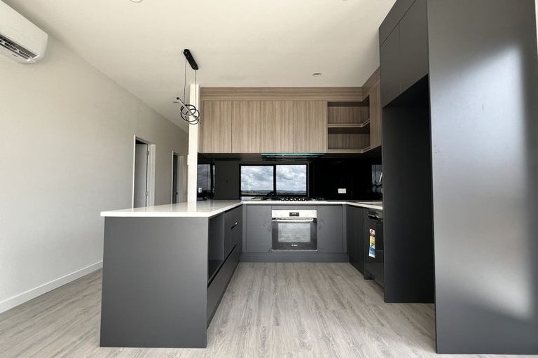 Photo of property in 28 Neretva Avenue, Massey, Auckland, 0614