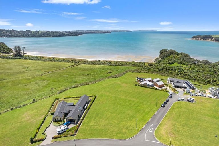 Photo of property in 1 Takahuri Place, Okura Bush, Silverdale, 0794