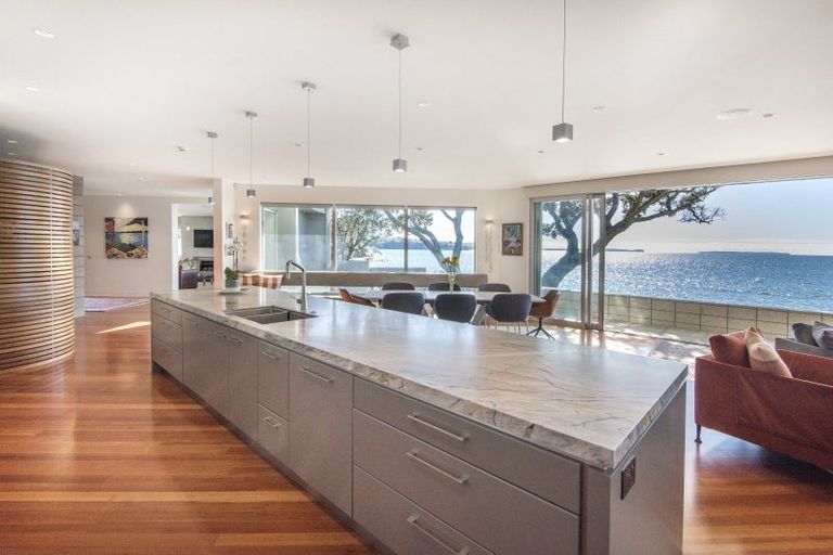 Photo of property in 67 Rothesay Bay Road, Rothesay Bay, Auckland, 0630