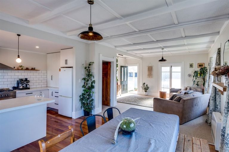 Photo of property in 1213 Caroline Road, Mayfair, Hastings, 4122