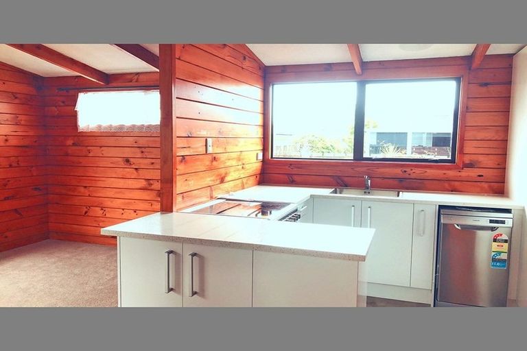 Photo of property in 2/49 Larnoch Road, Henderson, Auckland, 0610