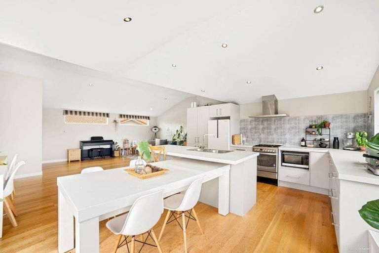 Photo of property in 2/293 Albany Highway, Rosedale, Auckland, 0632