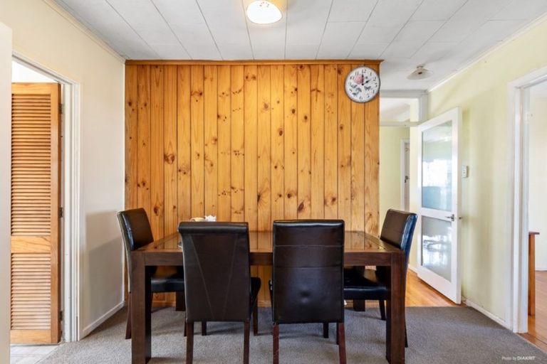 Photo of property in 605 Glenfield Road, Totara Vale, Auckland, 0629