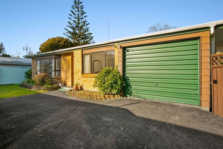 Photo of property in 1/25 Rathgar Road, Henderson, Auckland, 0610