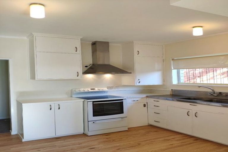 Photo of property in 42 Churton Drive, Churton Park, Wellington, 6037