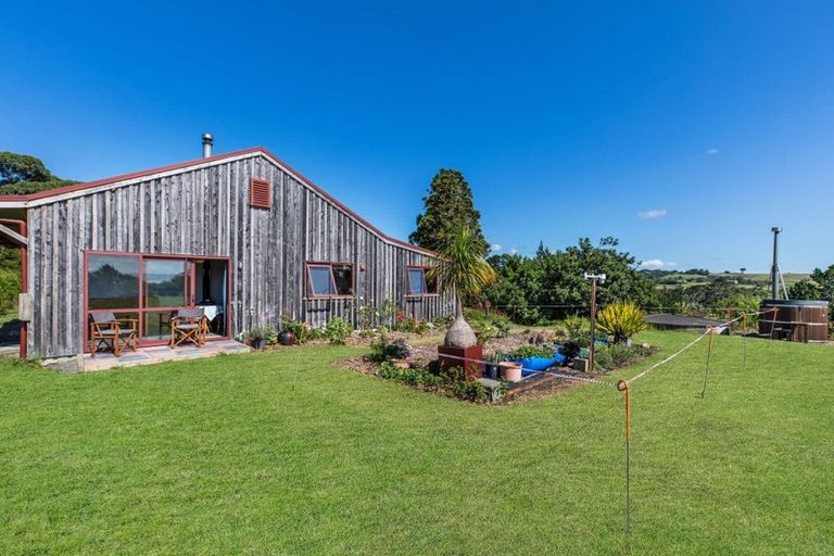 Photo of property in 882 South Head Road, South Head, Helensville, 0874