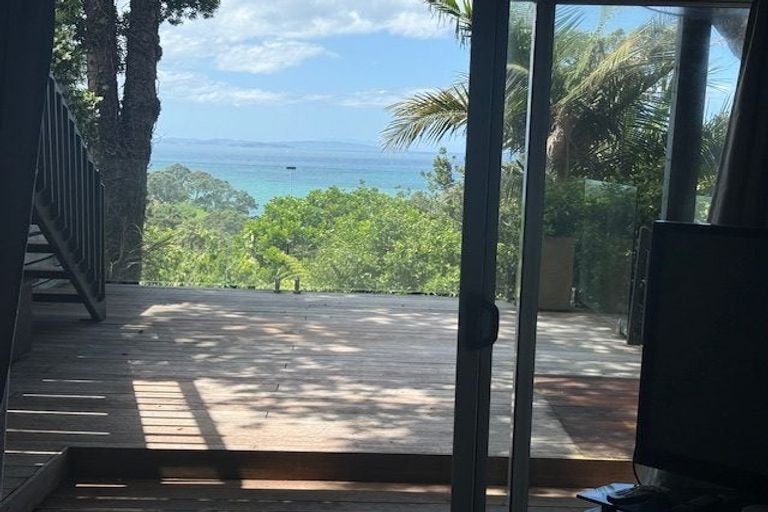 Photo of property in 266 Whangaparaoa Road, Red Beach, 0932