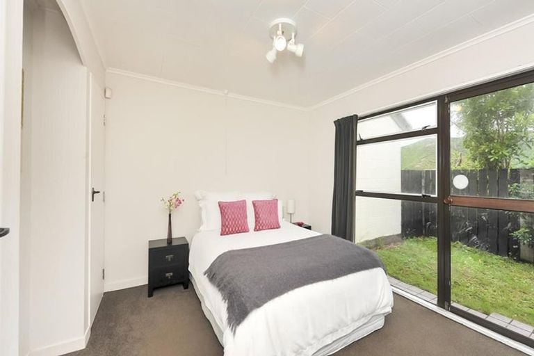 Photo of property in 12 Arizona Grove, Brooklyn, Wellington, 6021