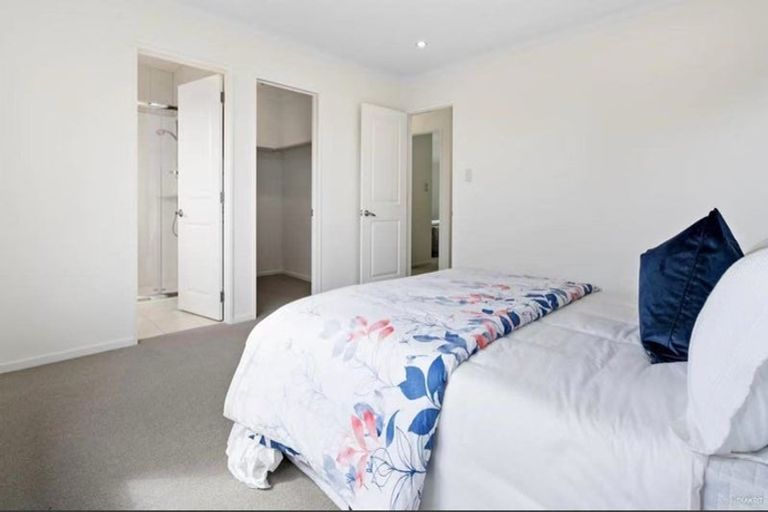 Photo of property in 11a Gerwyn Place, Pakuranga Heights, Auckland, 2010