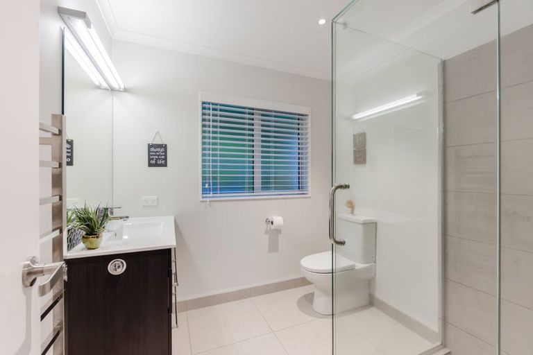 Photo of property in 343 Glenvar Road, Long Bay, Auckland, 0630