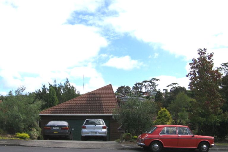 Photo of property in 3 Crown Hill Close, Forrest Hill, Auckland, 0620