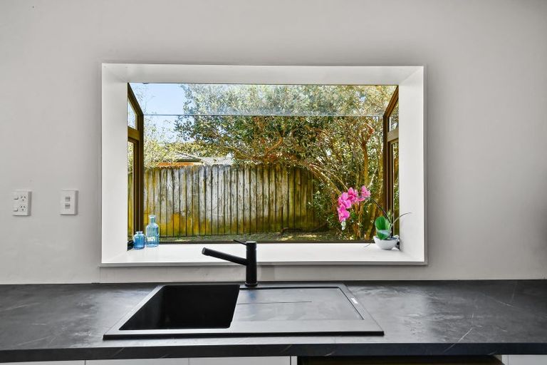 Photo of property in 21 Tonson Place, Weymouth, Auckland, 2103