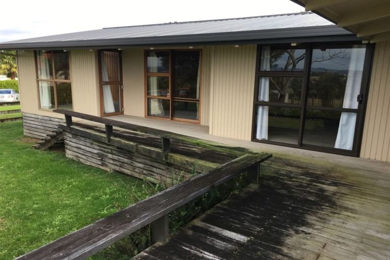 Photo of property in 34 Red Hills Road, Massey, Auckland, 0614