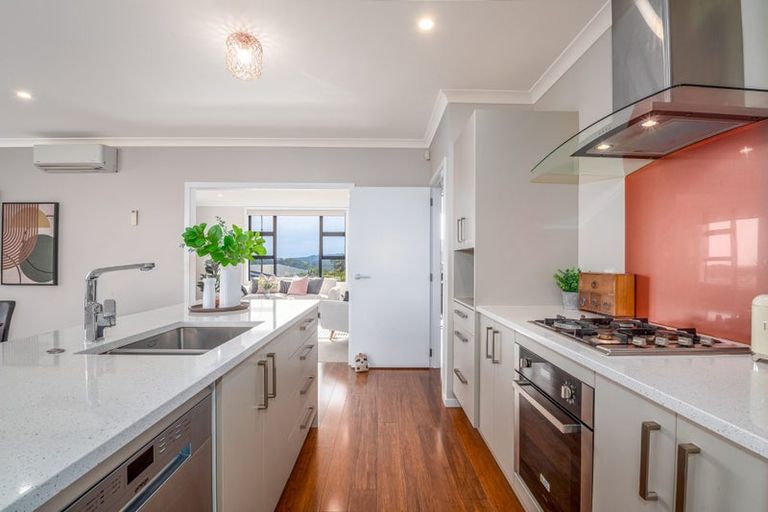 Photo of property in 13 Wangapeka Way, Aotea, Porirua, 5024