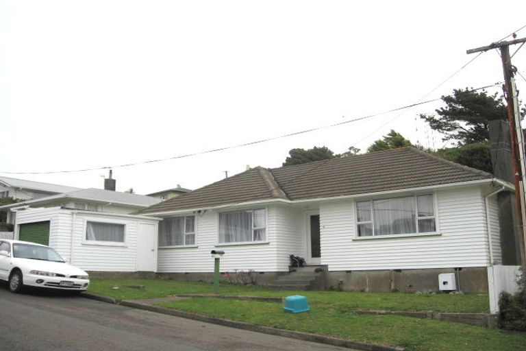 Photo of property in 6 Barclay Street, Newlands, Wellington, 6037