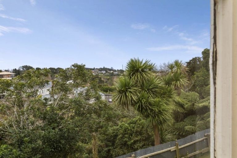 Photo of property in 32 Victoria Road, New Plymouth, 4310