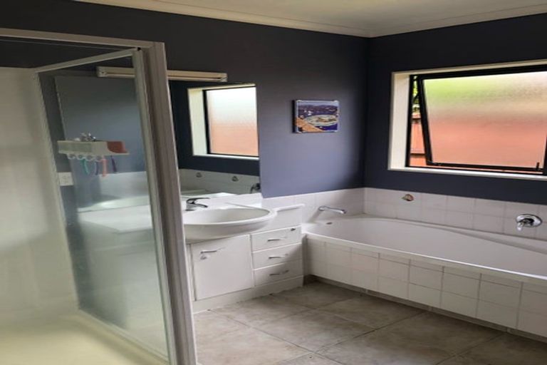 Photo of property in 37 Croftview Road, Wattle Downs, Auckland, 2103