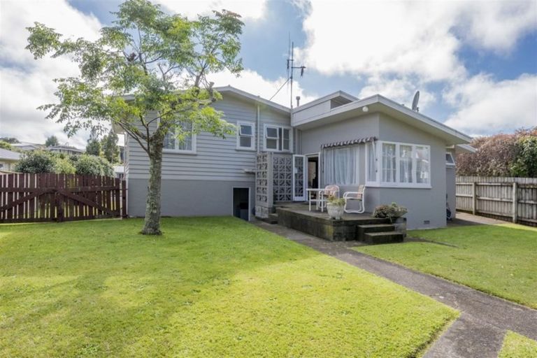 Photo of property in 16 Highbury Drive, Levin, 5510