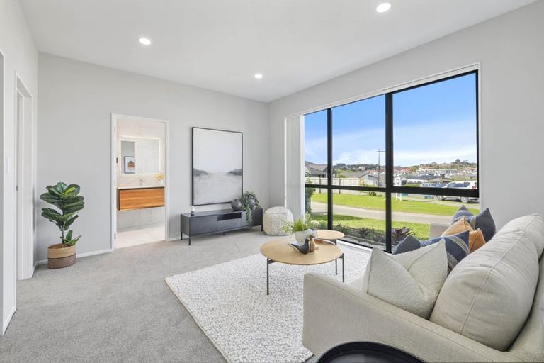 Photo of property in 27 Surf View Crescent, Red Beach, 0932