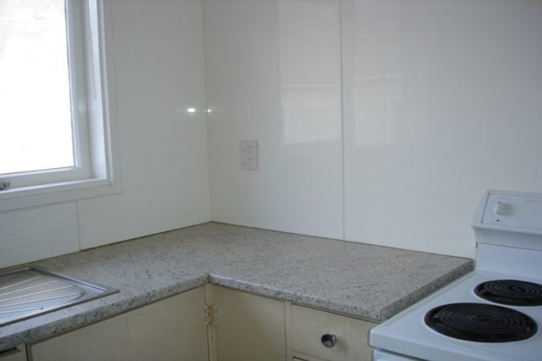 Photo of property in Milford Court Flats, 9/515 Adelaide Road, Berhampore, Wellington, 6023