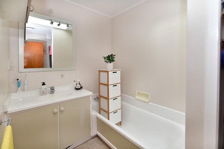Photo of property in 1 Edgewater Grove, Orewa, 0931