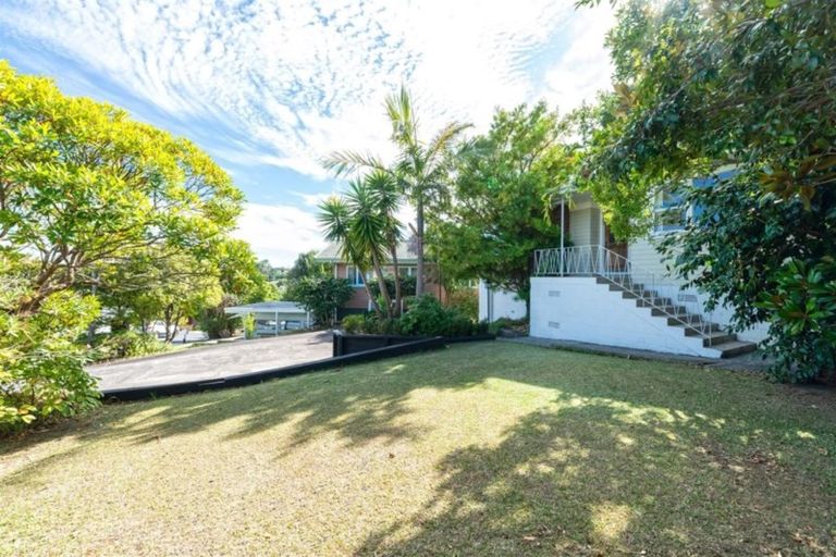 Photo of property in 25 Catalina Crescent, Forrest Hill, Auckland, 0620