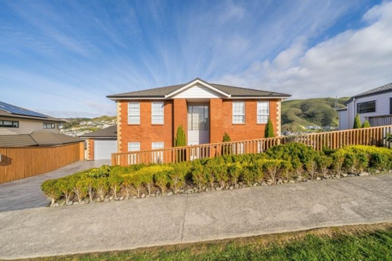 Photo of property in 42 Mauldeth Terrace, Churton Park, Wellington, 6037