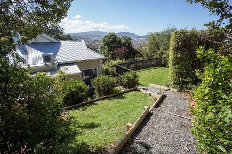 Photo of property in 112 Cliffs Road, Saint Clair, Dunedin, 9012