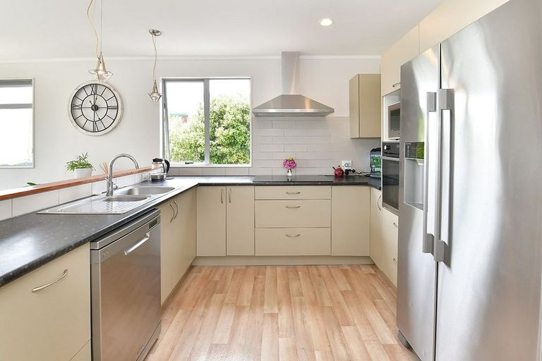 Photo of property in 37a Brightside Road, Stanmore Bay, Whangaparaoa, 0932