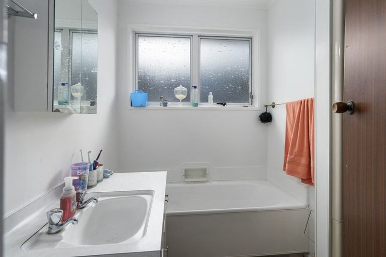 Photo of property in 53 John F Kennedy Drive, Milson, Palmerston North, 4414