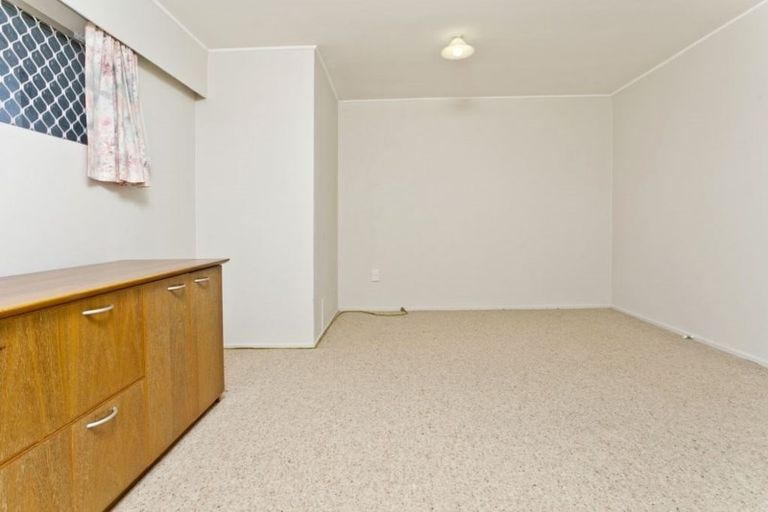 Photo of property in 121 Beach Haven Road, Beach Haven, Auckland, 0626