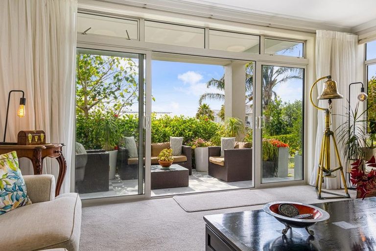 Photo of property in 6 Park Lane, Orewa, 0931