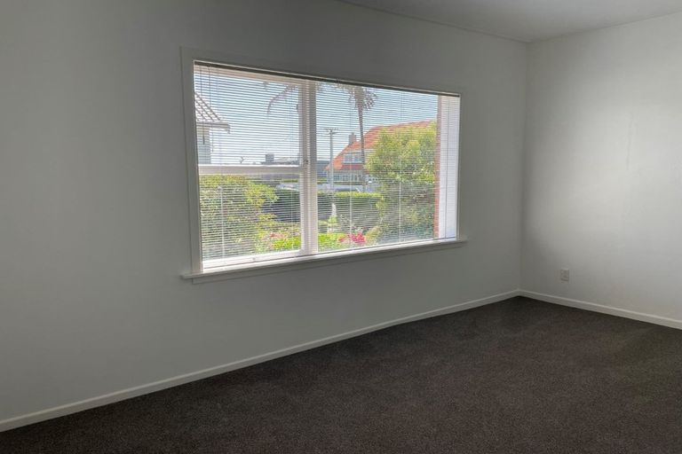 Photo of property in 1/18 Ocean View Road, Milford, Auckland, 0620
